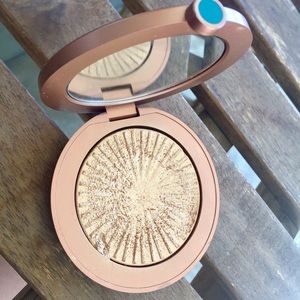 Estée Lauder Heat Wave Highlighter